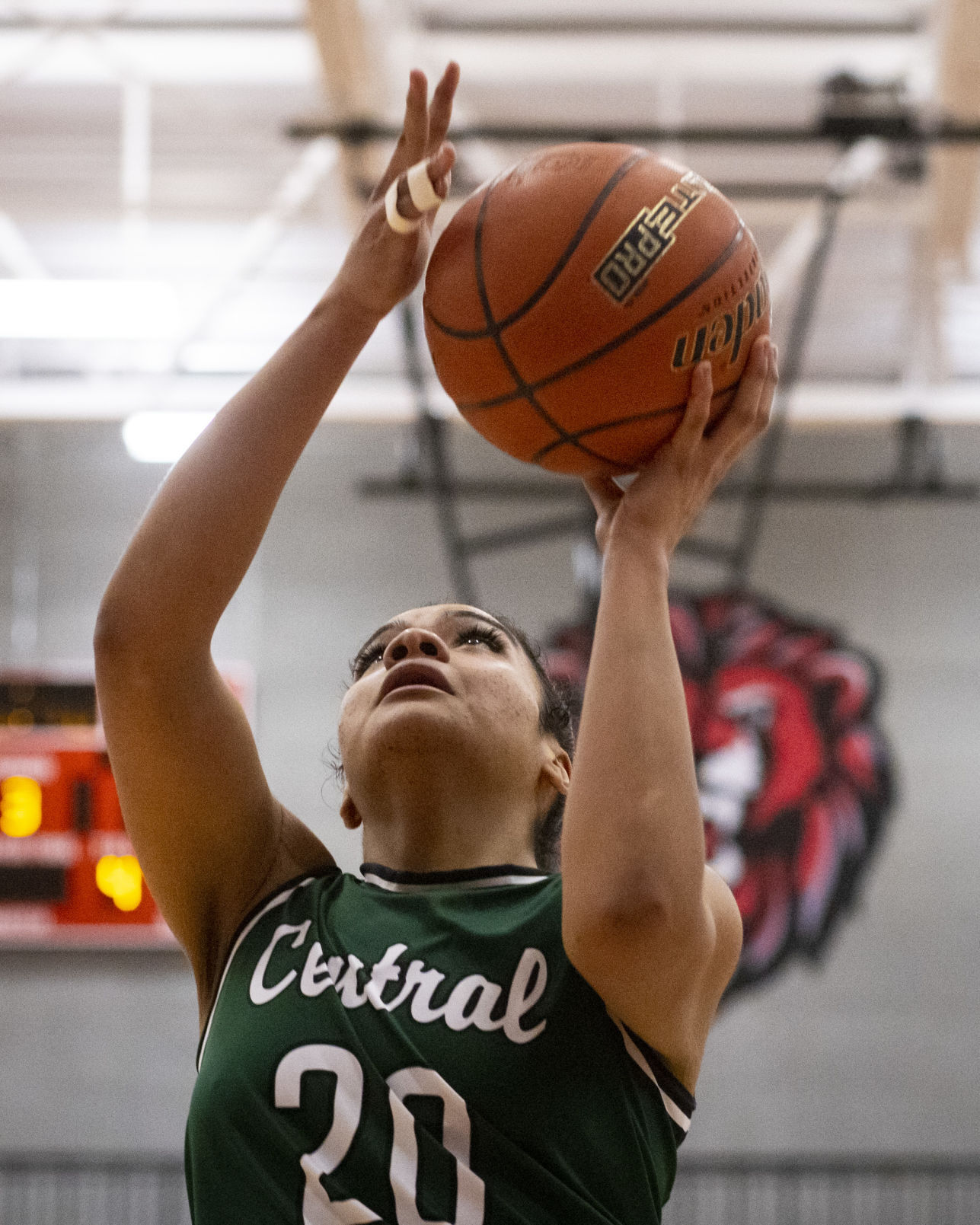 010422-spt-CentralVsLockwoodGirls12msc.jpg